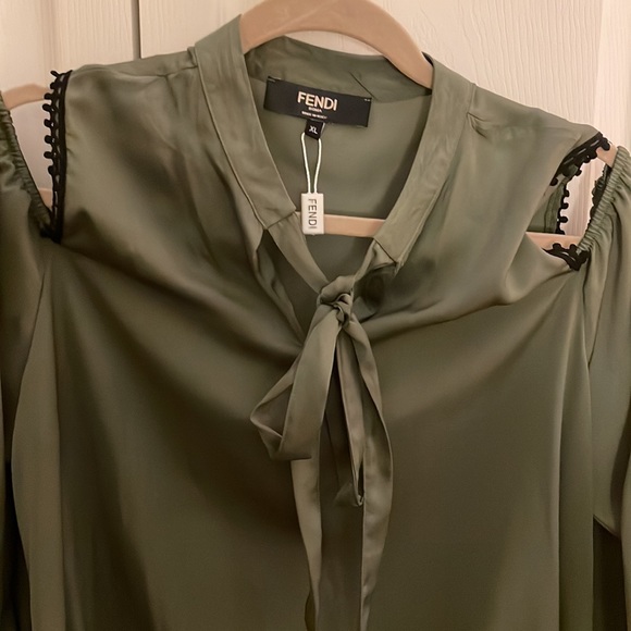 Gorgeous Fendi Top, open shoulder, bell sleeves - Picture 4 of 14